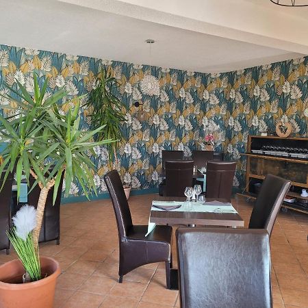 Logis Hotel Restaurant L'Escapade ลามาสต์ ภายนอก รูปภาพ