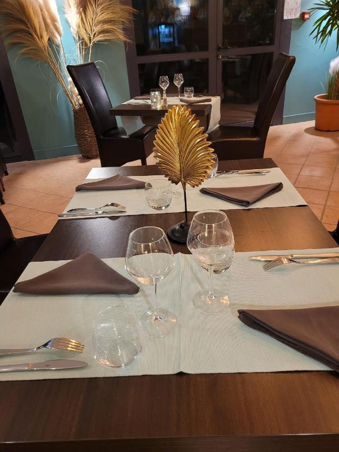 Logis Hotel Restaurant L'Escapade ลามาสต์ ภายนอก รูปภาพ