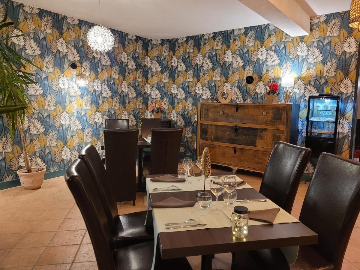 Logis Hotel Restaurant L'Escapade ลามาสต์ ภายนอก รูปภาพ