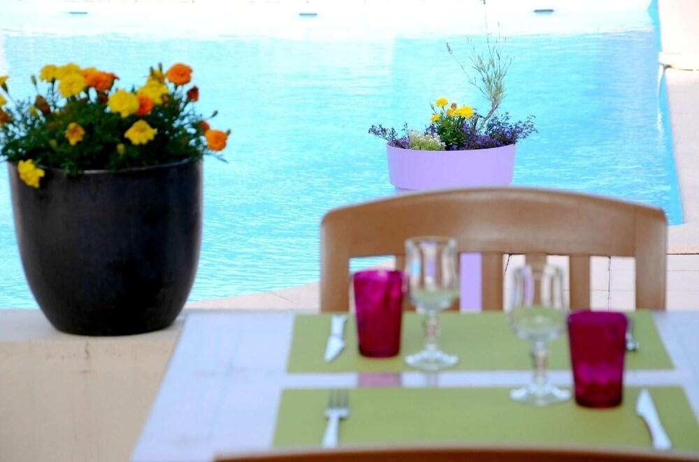 Logis Hotel Restaurant L'Escapade ลามาสต์ ภายนอก รูปภาพ